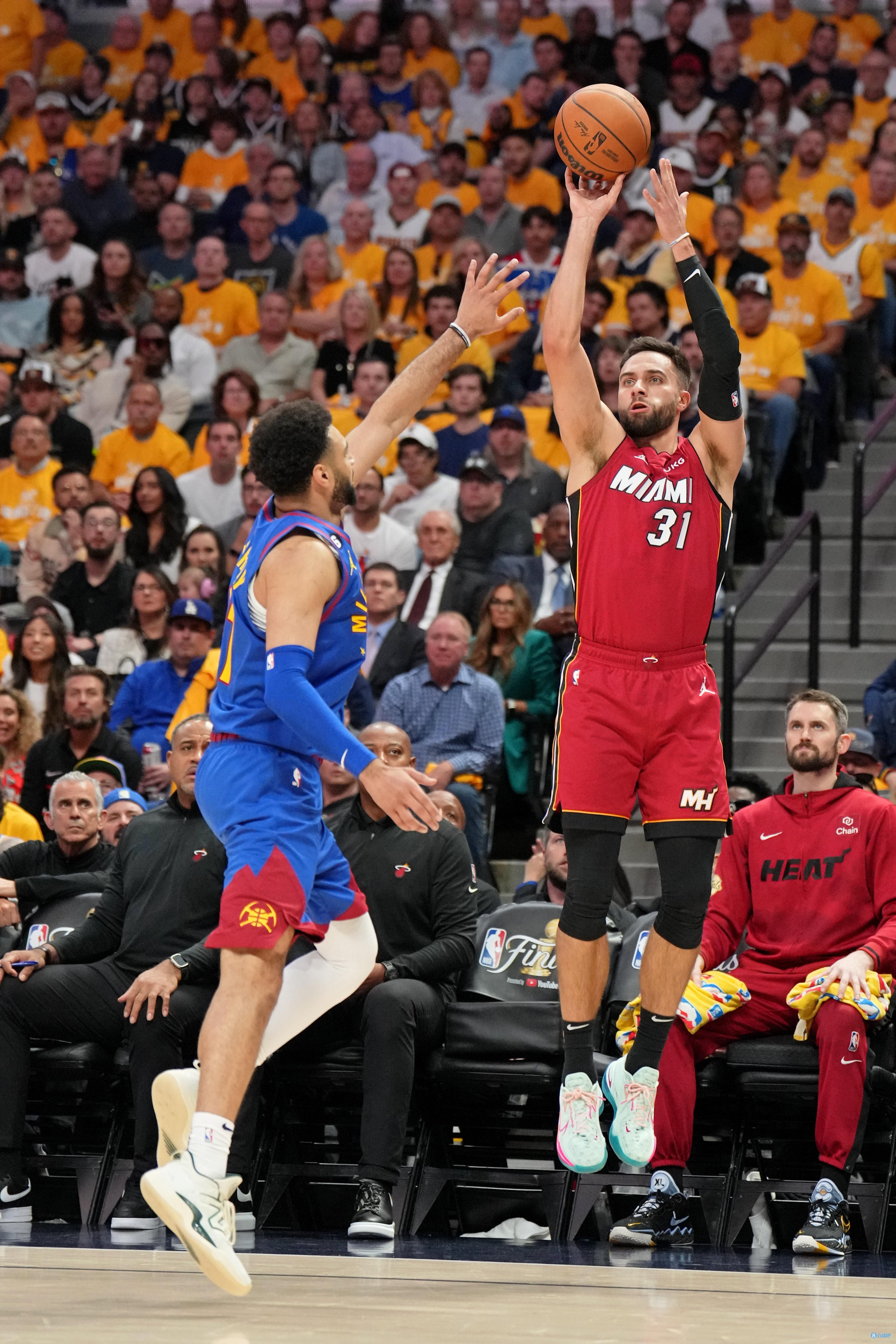 德比迎来关键胜利，米兰升至意甲积分榜第二（关键德比告捷，AC米兰跃居意甲第二）