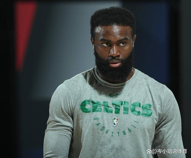 鲍曼：不关心诺伊尔是否重返德国队；人们似乎不尊重他的决定（鲍曼：不在乎诺伊尔是否回归德国队，外界似乎未尊重他的选择）