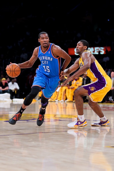 高风险高回报！凯尔特人欲10换1交易豪赌浓眉，组建四巨头冲冠（凯尔特人拟10换1豪赌浓眉，组建四巨头冲冠，风险与回报并存）