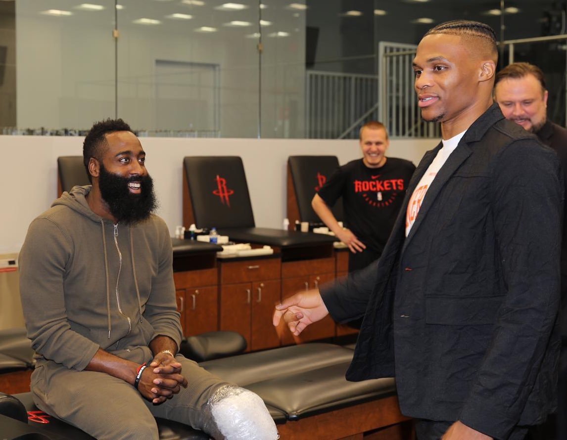 每体：法兰克福球迷有1000人无门票想混进场，被安保当时驱离（每体：千名法兰克福球迷无票试图闯入，遭安保当场劝离）