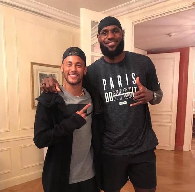 本泽马：不想踢世界杯是假话；齐祖若执教法国我祝他一切顺利（本泽马辟谣：从未拒踢世界杯；若齐达内执教法国队，送上祝福）