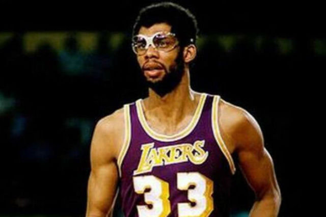 承担重任！麦克丹尼尔斯半场8中6轰14分2板（扛起大旗！麦克丹尼尔斯半场8投6中砍下14分2篮板）