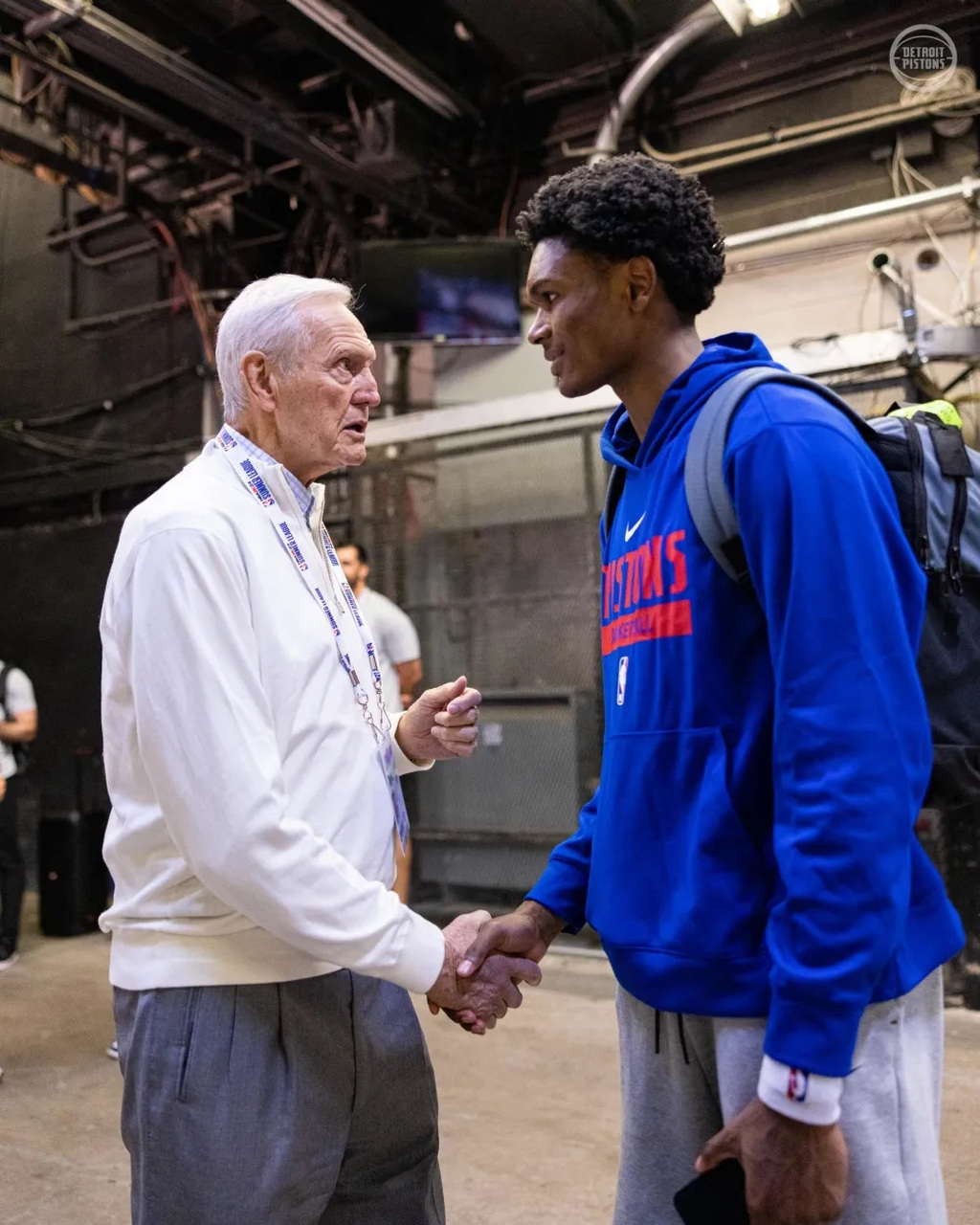 官方：深圳男篮与中锋阿尔法·卡巴签约，将身披27号球衣（深圳男篮官宣引进中锋阿尔法·卡巴，球衣号码为27号）