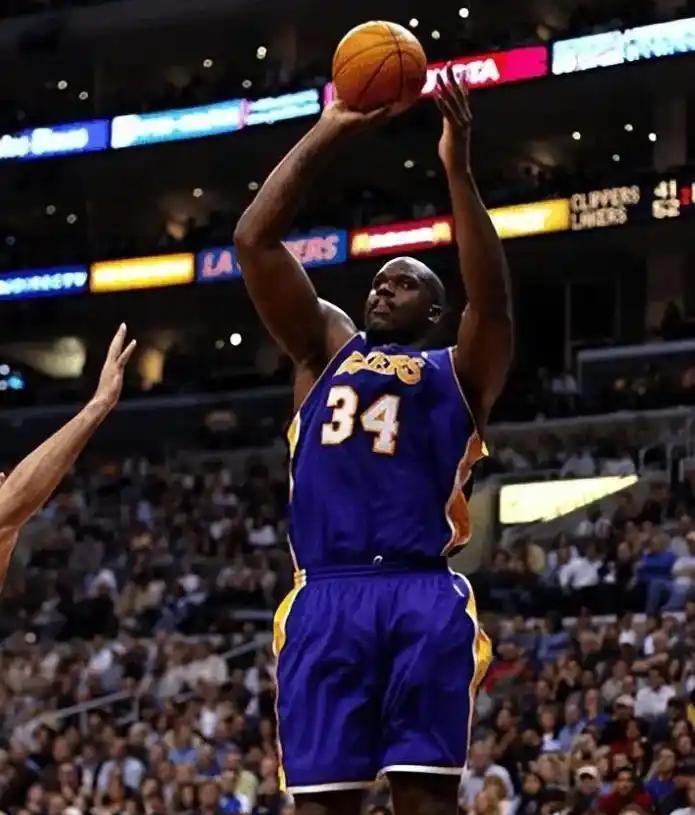 阿森纳3-1大胜拜仁，五档次差距彻底显现，拜仁被打回原形！（阿森纳3-1击败拜仁，五档差距尽显，拜仁原形毕露）